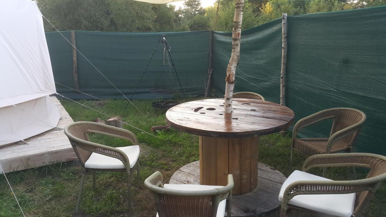 מלון Jankowice  Glamping Z Alpakami מראה חיצוני תמונה