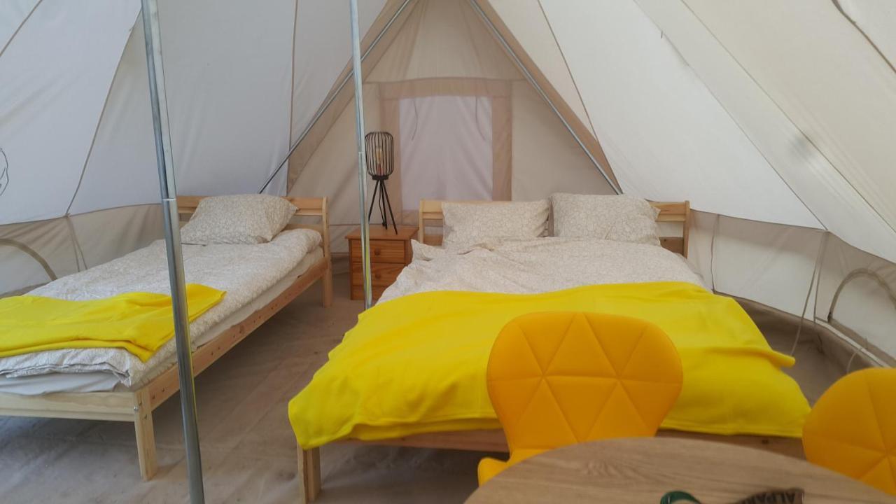 מלון Jankowice  Glamping Z Alpakami מראה חיצוני תמונה