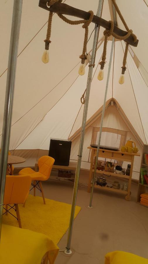 מלון Jankowice  Glamping Z Alpakami מראה חיצוני תמונה