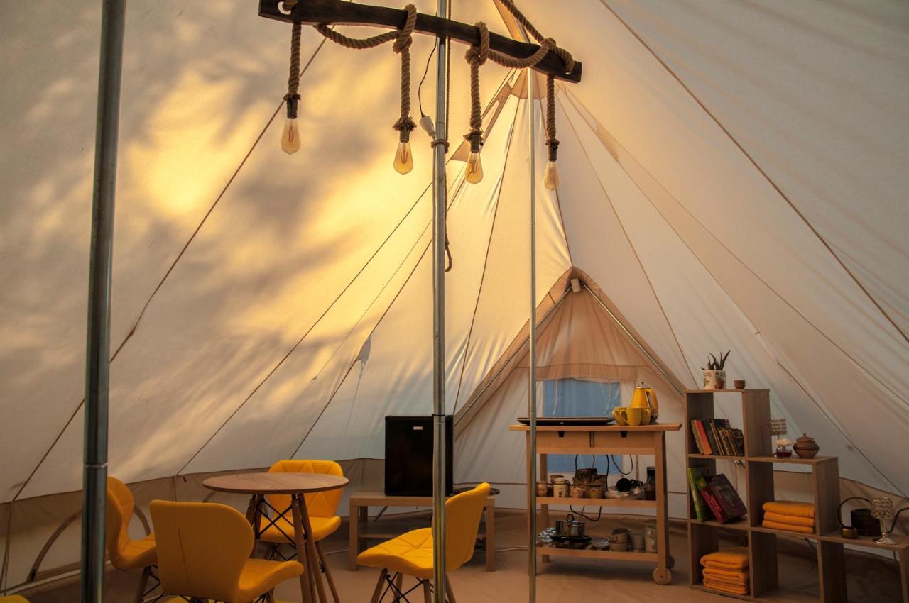 מלון Jankowice  Glamping Z Alpakami מראה חיצוני תמונה