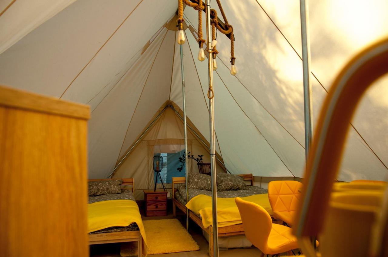 מלון Jankowice  Glamping Z Alpakami מראה חיצוני תמונה