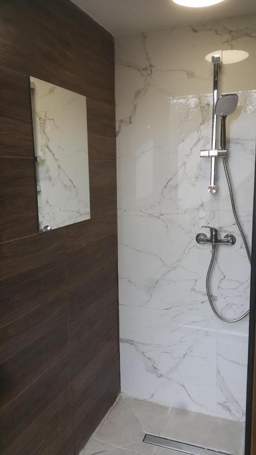 מלון Jankowice  Glamping Z Alpakami מראה חיצוני תמונה