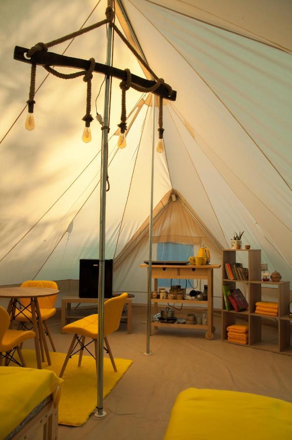 מלון Jankowice  Glamping Z Alpakami מראה חיצוני תמונה
